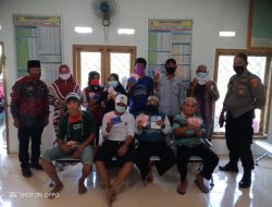 Kepala Pekon Sampang Bagikan BLT DD Ke 98 KPM