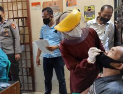 Polres Tanggamus Bersama Nakes Dinkes Test Swab Tahanan