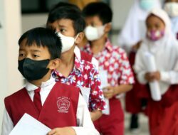 Belasan Siswa SD Buton Dihukum Makan Sampah Plastik Oleh Guru