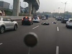 Pemotor ABG Masuk Jalan Tol Halim, Tertabrak tapi Ditilang