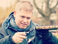 Viral ! Politikus Denmark Bakar Al-Quran di Swedia