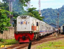 Bocah di Cimahi Sembunyi di Kolong Rel saat Kereta Melintas, Diduga Demi Konten