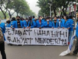 Massa Demo Aksi BEM SI Mulai Bergerak Menuju Depan Gedung DPR