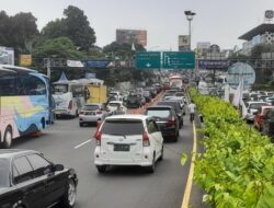 Polisi Berlakukan One Way ke Arah Puncak, Long Weekend Waisak