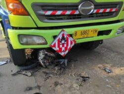 Rem Blong, Sebuah Truk Tabrak Sepeda Motor di Bantargebang