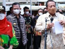 Walikota Bandar Lampung Mendampingi Gubernur Lampung Dalam Kegiatan Operasi Minyak Goreng Murah Yang DI Gelar Pemprov Lampung