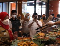 Walikota Bandar Lampung Meresmikan Langsung Rumah Makan Nasi Kapau Uni Puti Di Jln. Pangeran Antasari Bandar Lampung