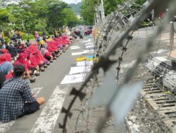 Ratusan Warga Desa Wadas Dihadang Kawat Berduri, Bawa 27 Kendi ke Kantor Ganjar