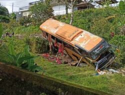 Bus Pariwisata di Baturiti Bali Alami Kecelakaan, Diduga Rem Blong hingga Tabrak 12 Kendaraan