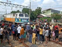 Mobil Avanza Ditabrak Kereta di Dekat Stasiun Tambun, Satu Orang Meninggal Dunia
