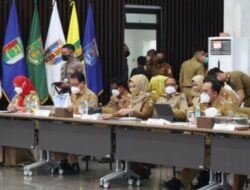 Walikota Bandar Lampung Menghadiri Rapat Koordinasi Penanganan Covid-19 Varian Omicron Dan Pelaksanaan Program KPB Bersama Bupati/Walikota Se-Lampung