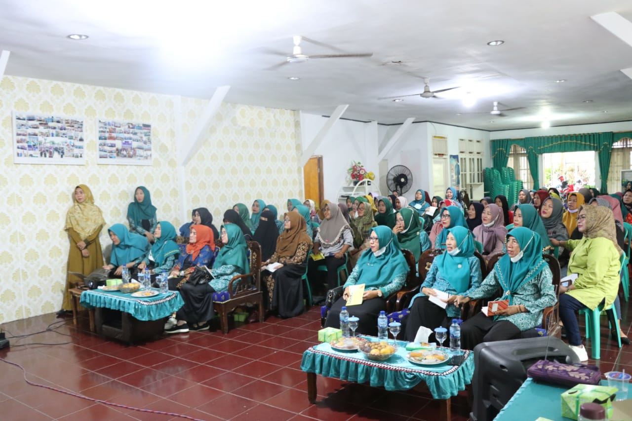 Ketua I TP PKK Pesibar Buka Pelatihan Pemanfaatan Teknologi Didunia Marketing