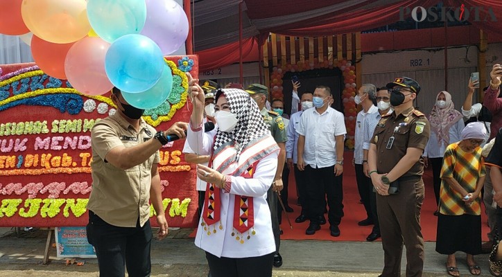 Bangun Ekonomi Rakyat, Bupati Dewi Handajani Resmikan Pasar Talangpadang
