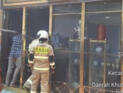 Sebuah Kedai Minuman di Plaza Senayan Terbakar, 3 Unit Damkar Dikerahkan