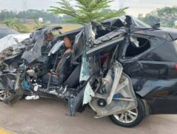 Ayah Emil Dardak Meninggal Dunia Akibat Kecelakaan di Tol Pekalongan