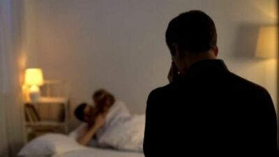 Diduga Selingkuh dengan Tetangga, Warga Grebek Rumah Oknum  Anggota BPK Way Kanan