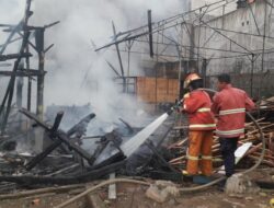 Dua Bangunan Ponpes Hijrotul Munawaroh Habis Terbakar