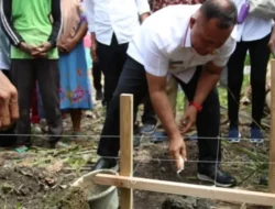 Bupati Lamsel Kembali Berikan Bantuan Bedah Rumah bagi Warganya