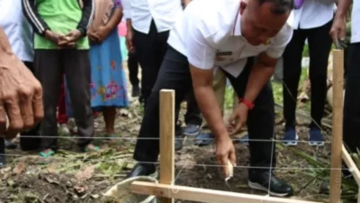 Bupati Lamsel Kembali Berikan Bantuan Bedah Rumah bagi Warganya