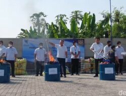 Kemendag Musnahkan 750 Bal Baju Bekas Impor Senilai Rp 9 Miliar