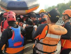 1 Orang Tewas Terpental ke Kali Grogol Akibat Kecelakaan di Tol Jelambar