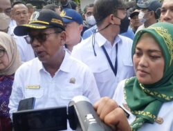Keren! Mingrum dan Chusnunia Turun Lapang Temui Para Demonstran