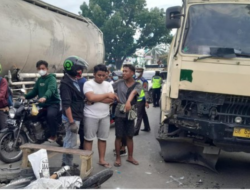 2 Orang Pengendara Motor Tewas Akibat Tertimpa Tangki Solar yang Jatuh dari Truk