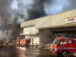 Gudang JNE di Cimanggis Terbakar, Pihak JNE Minta Maaf dan Akan Ganti Rugi Paket