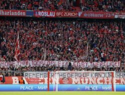Pendukung Bayern Munchen Bentangkan Spanduk Menohok soal Tragedi Kanjuruhan