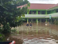 Akibat Banjir, Tembok MTsN 19 Pondok Labu Roboh, 3 Orang Tewas