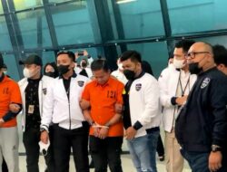 3 Buronan Kasus Dugaan Judi “Online” Tiba di Bandara Soekarno-Hatta