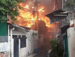 Kebakaran di Tambora Jakbar Hanguskan 5 Rumah, Diduga Konsleting Listrik