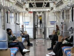 Viral ! Seorang Penumpang KRL Larang Ibu dan Anak Duduk