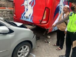 Bus DPRD Surabaya Terlibat Kecelakaan Tabrakan Beruntun, 1 Pelajar Tewas
