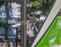 Miris ! Oknum Suporter Indonesia Rusak Bus dan Rebut Bendera Timnas Thailand