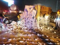 2 Truk Kontainer Tabrakan di Tol Jagorawi, Tewaskan 1 Pengemudi