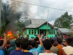 Ribuan Massa Demo Terkait Teror Harimau Sumatera, Kantor TNBBS Resort Suoh Dibakar