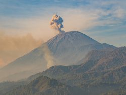 Inilah Lima Gunung Api Dengan Status Siaga